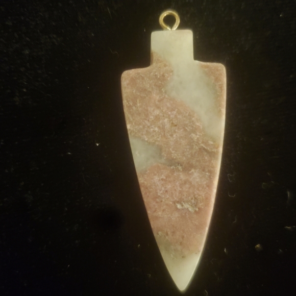 New Carved Rhodonite Arrowhead Pendant. - Picture 10 of 14
